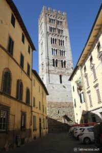 Vue du campanile de la basilique San Frediano à Lucques