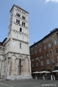 Photo du clocher de San Michele in Foro à Lucques