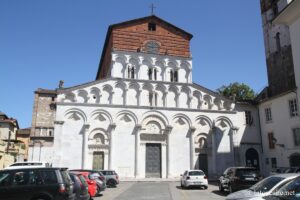 Photo de l'église Santa Maria Foris Portam à Lucques