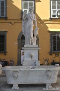 Photo de la fontaine de la Pupparona, Piazza San Salvatore à Lucques