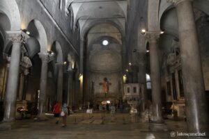 Photo de l'intérieur de l'église San Michele in Foro à Lucques