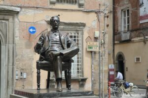 Photo de la statue de Giacomo Puccini, Piazza Cittadella, Lucques