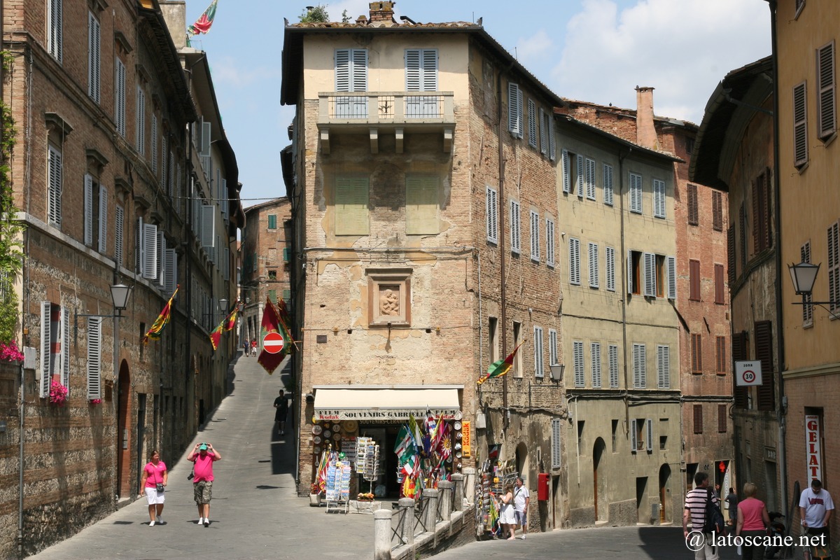 Veduta della Piazza di San Domenico a Siena