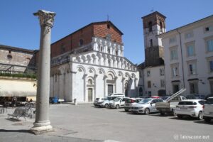 Photo de la Piazza di Santa Maria Foris Portam à Lucques