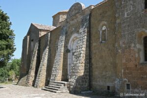 Photo de l'extérieur de la cathédrale de Sovana