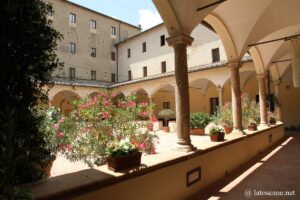 Photo du cloitre de San Francesco à Pienza