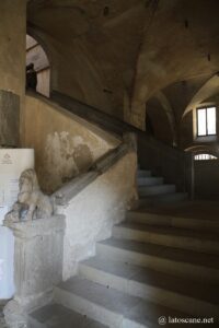 Photo de l'escalier de la cour du Palais communal de Pistoia