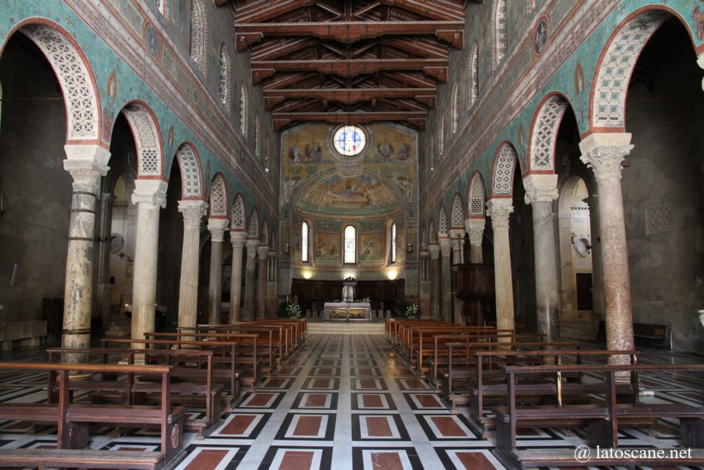 Photo de l'intérieur du duomo de Chiusi