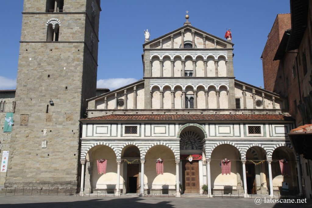 Vue de la façade de la cathédrale San ZEno à Pistoia