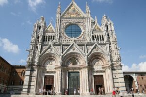 Photo de la façade de la cathédrale de Sienne