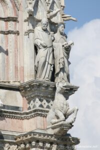 Détail de la façade de la cathédrale de Sienne