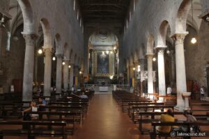 Photo of the interior of the Cathedral of San Zenon in Pistoia