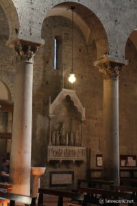 Photo de l'intérieur de la cathédrale Saint-Zénon à Pistoia