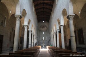 Photo de l'intérieur de San Bartolomeo à Pistoia