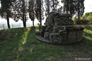 Photo de la tombe de Pythagore à Cortone