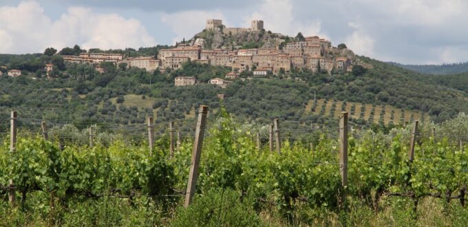 Vue sur Montemassi en Toscane