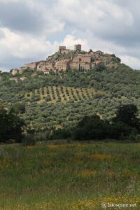 Vue sur Montemassi en Toscane