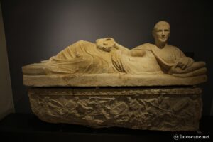 Photo d'un sarcophage étrusque, musée archéologique de Chiusi