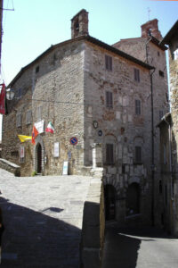 Photo de la façade du Palais Pretorio à Campiglia Marittima