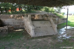 Photo du tumulus des tombes du Sodo à Cortone