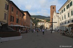 Vue de la Piazza Duomo à Pietrasanta