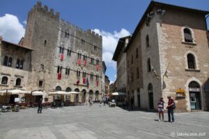 Photo de la Place Garibaldi à Massa Marittima