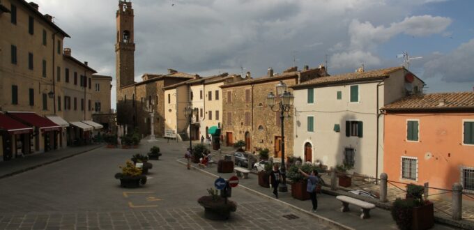 Foto della Piazza Garibaldi a Montalcino