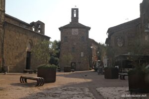 Photo de la Piazza Pretorio à Sovana en Toscane