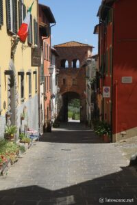 Porte Florentine de Montecarlo en Toscane