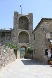 Photo des murs et portes de Monteriggioni