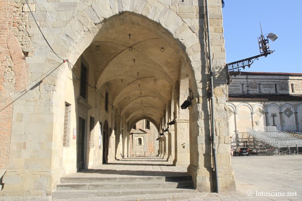 Photo of the portico of the Town Hall in Pistoia