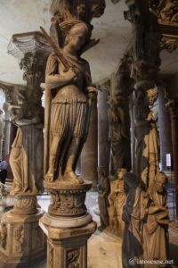 Statues de la chaire de Pisano de la cathédrale de Pise