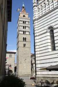 Photo de la tour clocher de la cathédrale de San Zeno à Pistoia