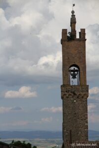 Photo de la tour médiévale de Montalcino