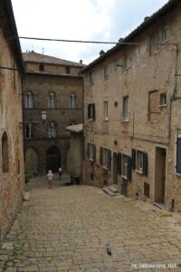 Photo de la Via di Castello à Volterra