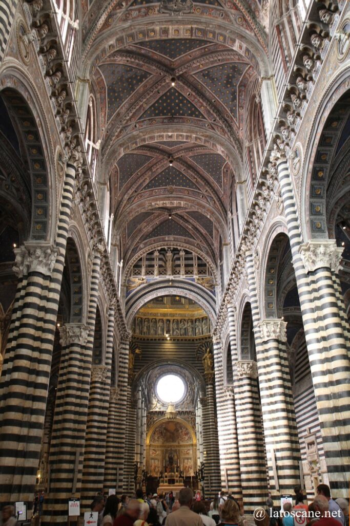 Photo de la nef de la cathédrale de Sienne