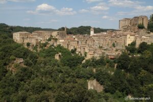 Vue sur Sorano en Toscane