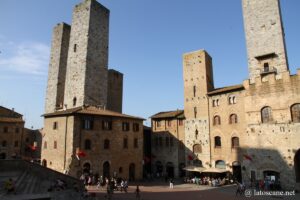 Photo de Piazza del Duomo à San Gimignano