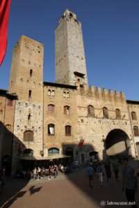 Tours de San Gimignano, Piazza Duomo