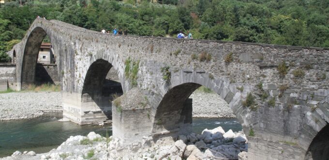 Vue du Pont du Diable dans la Garfagnana en Toscane