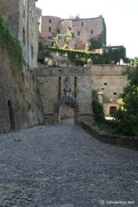 Photo de Sorano, porta dei Merli