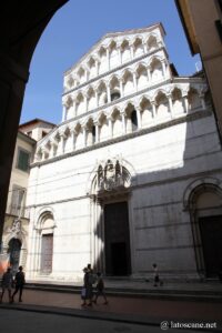 Photo de la façade de San Michele in Borgo à Pise