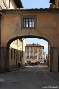 Arche près de San Nicola à Pise