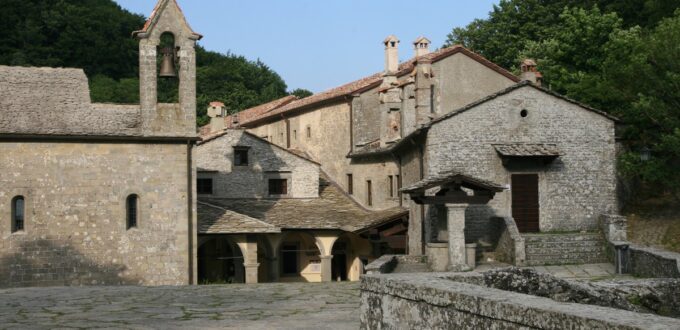 Vue du sanctuaire de l'Alverne en Toscane