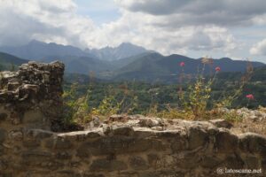 Panorama depuis la Rocca de Castiglione di Garfagna en Toscane