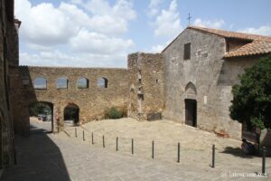 Photo de la Pieve de San Lorenzo à Montemerano en Toscane