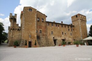 Vue du château de Spedaletto en Toscane