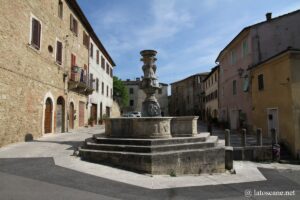 Photo de la Piazza del Grano, Asciano