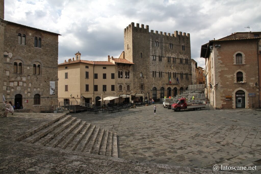 Photo de la Piazza Garibaldi à MAssa MArittima