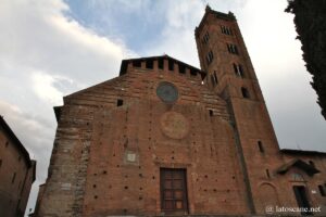 Photo de la façade de l'église Santa Maria dei Servi à Sienne